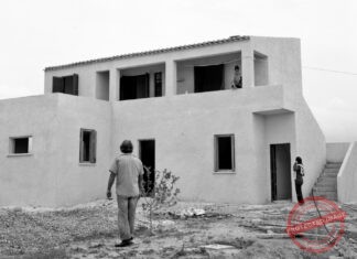 1980: Κατοικία διακοπών στην Αίγινα