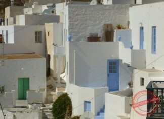 2022: Γιατί οι Κυκλάδες είναι άσπρες και μπλε αλλά κοντεύουν να “μαυρίσουν”.